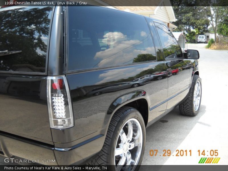 Onyx Black / Gray 1999 Chevrolet Tahoe LS 4x4