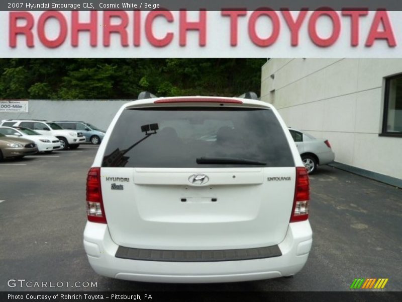 Cosmic White / Beige 2007 Hyundai Entourage GLS