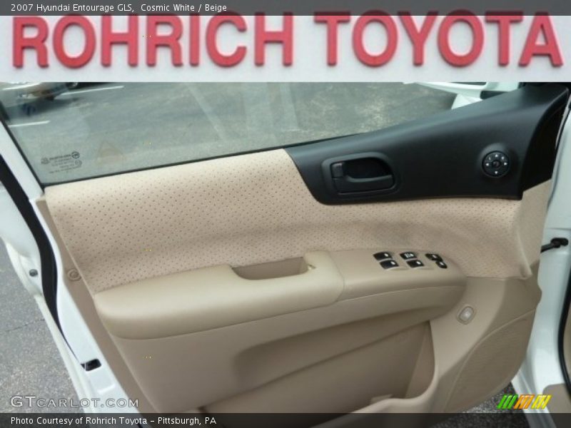 Cosmic White / Beige 2007 Hyundai Entourage GLS