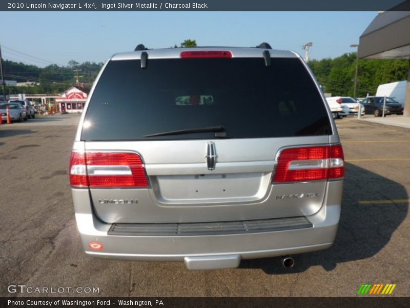 Ingot Silver Metallic / Charcoal Black 2010 Lincoln Navigator L 4x4