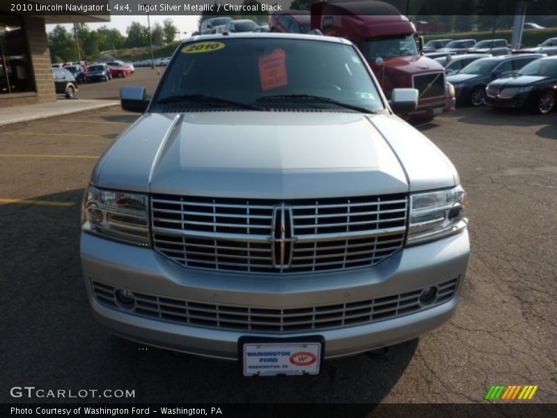 Ingot Silver Metallic / Charcoal Black 2010 Lincoln Navigator L 4x4