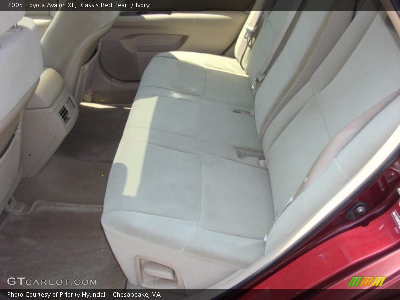 Cassis Red Pearl / Ivory 2005 Toyota Avalon XL