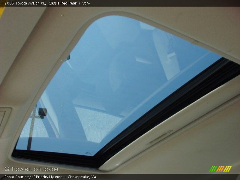 Cassis Red Pearl / Ivory 2005 Toyota Avalon XL