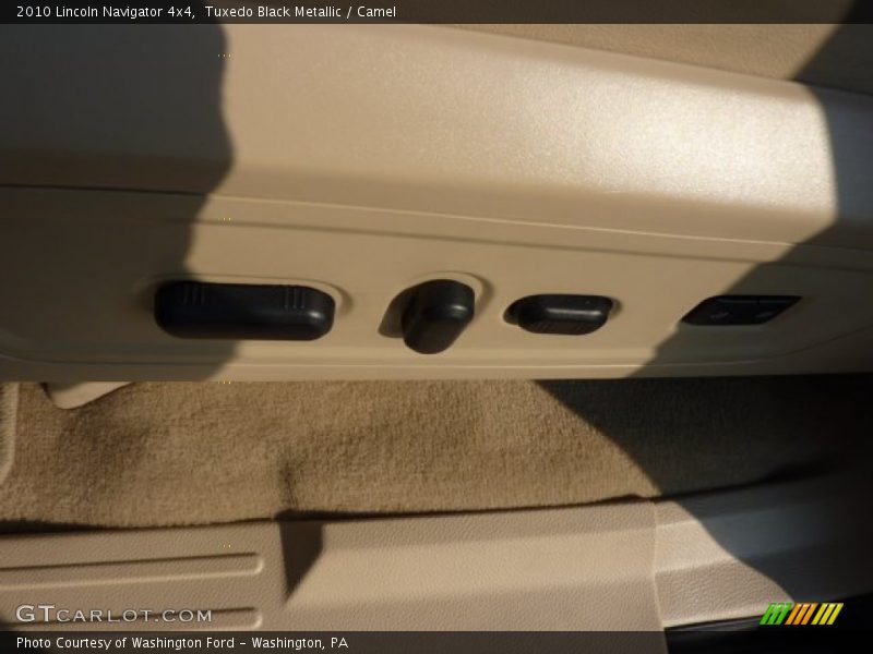 Tuxedo Black Metallic / Camel 2010 Lincoln Navigator 4x4