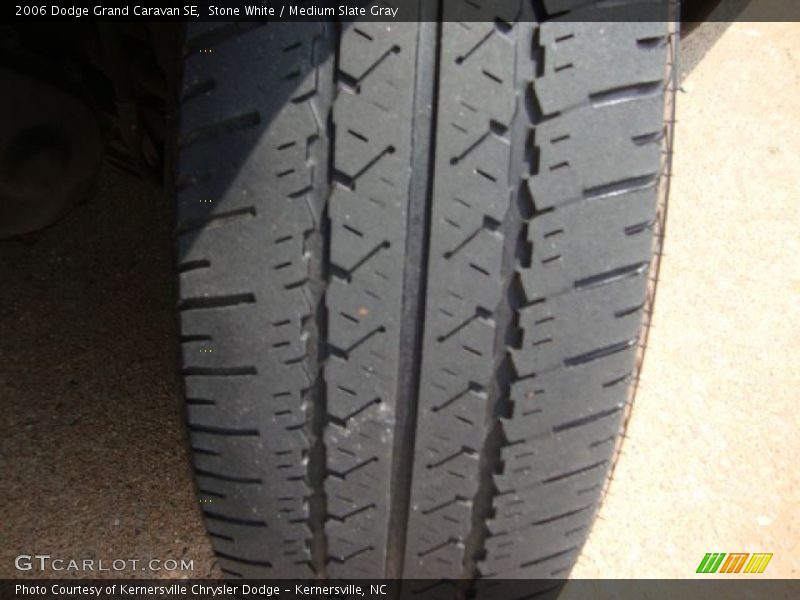Stone White / Medium Slate Gray 2006 Dodge Grand Caravan SE