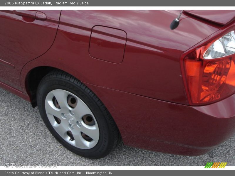 Radiant Red / Beige 2006 Kia Spectra EX Sedan