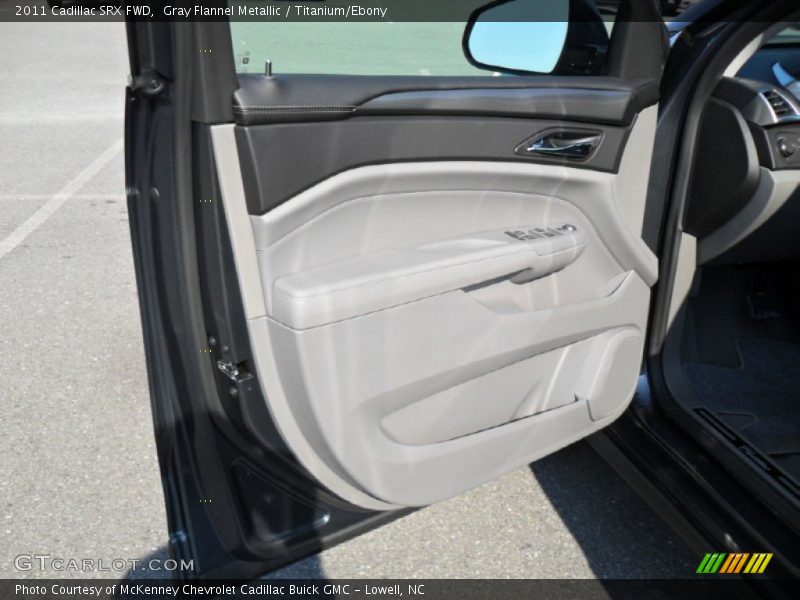 Gray Flannel Metallic / Titanium/Ebony 2011 Cadillac SRX FWD