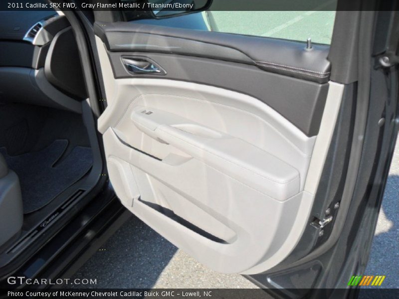 Gray Flannel Metallic / Titanium/Ebony 2011 Cadillac SRX FWD
