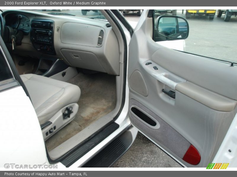 Oxford White / Medium Graphite 2000 Ford Explorer XLT
