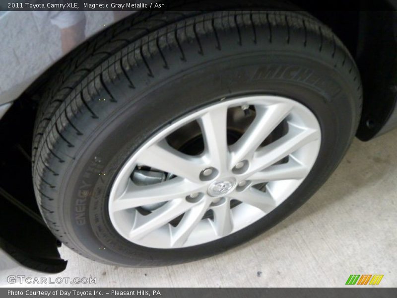 Magnetic Gray Metallic / Ash 2011 Toyota Camry XLE