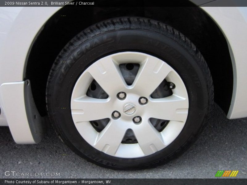Brilliant Silver / Charcoal 2009 Nissan Sentra 2.0