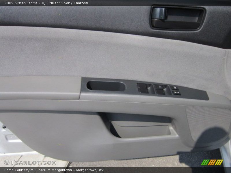 Brilliant Silver / Charcoal 2009 Nissan Sentra 2.0