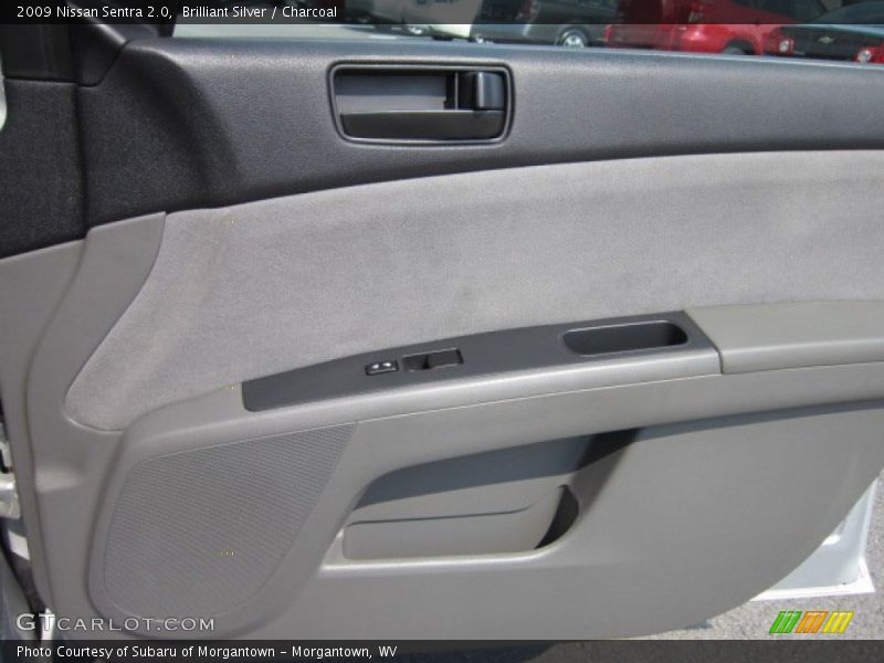 Brilliant Silver / Charcoal 2009 Nissan Sentra 2.0