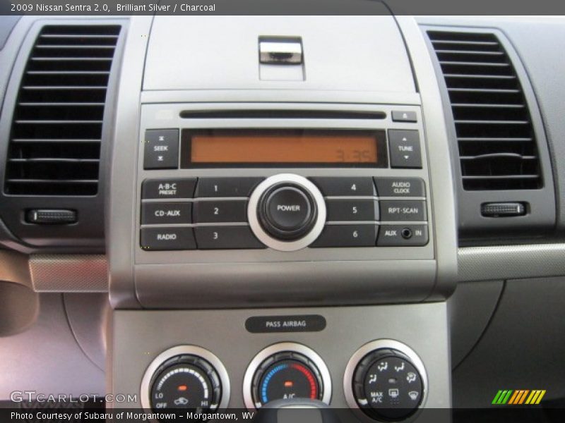 Brilliant Silver / Charcoal 2009 Nissan Sentra 2.0