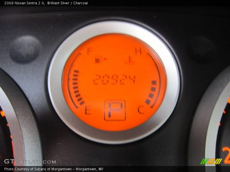 Brilliant Silver / Charcoal 2009 Nissan Sentra 2.0