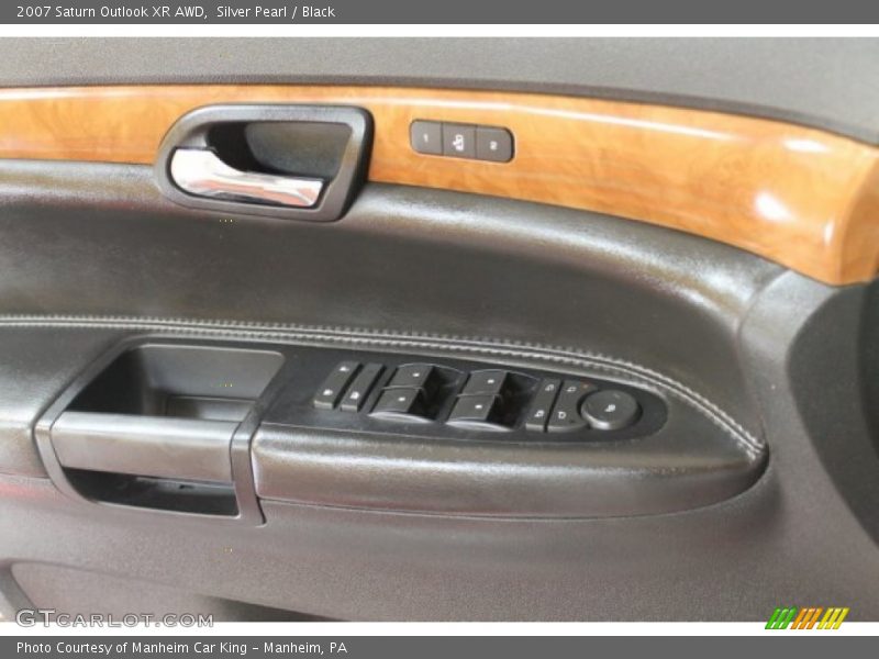 Silver Pearl / Black 2007 Saturn Outlook XR AWD
