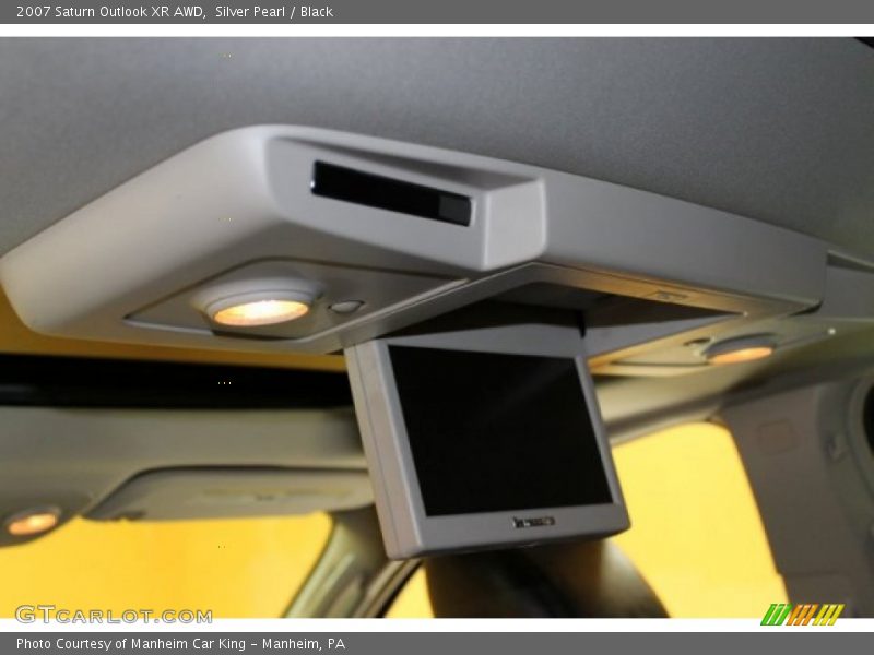 Silver Pearl / Black 2007 Saturn Outlook XR AWD