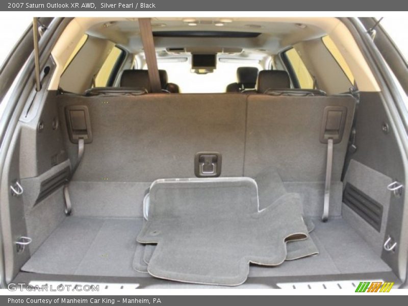 Silver Pearl / Black 2007 Saturn Outlook XR AWD