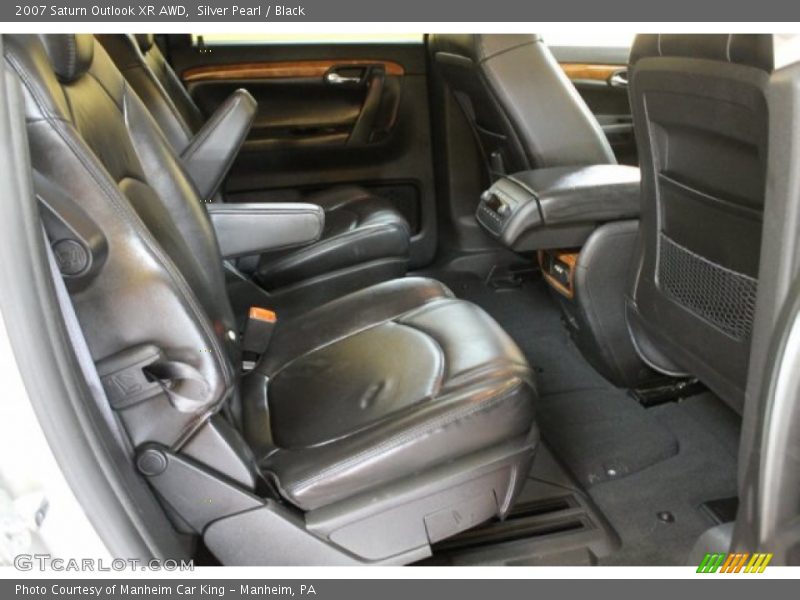 Silver Pearl / Black 2007 Saturn Outlook XR AWD