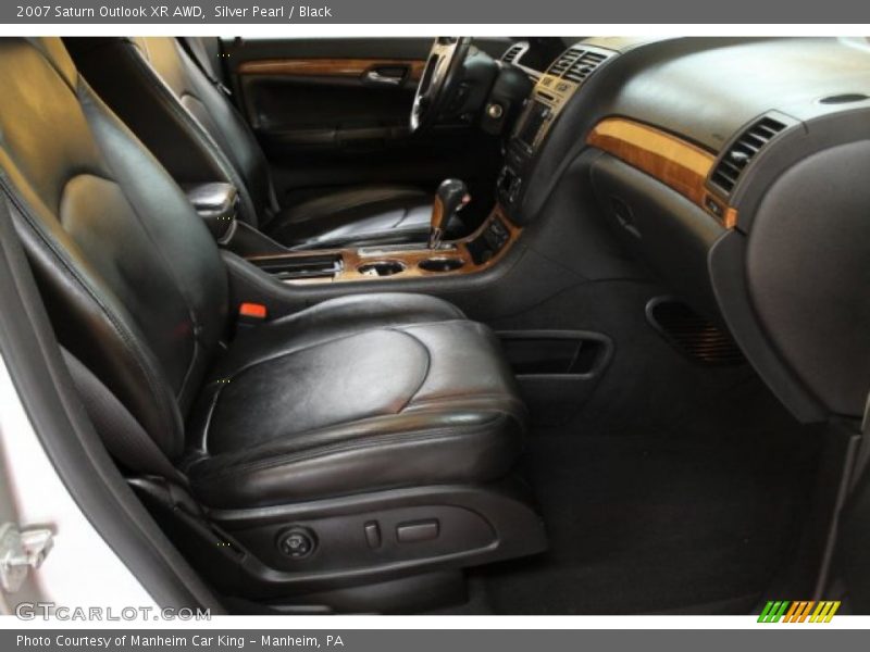 Silver Pearl / Black 2007 Saturn Outlook XR AWD