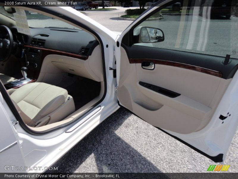 Cream White / Tan 2008 Saturn Aura XR