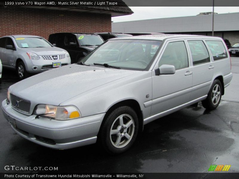 Front 3/4 View of 1999 V70 Wagon AWD