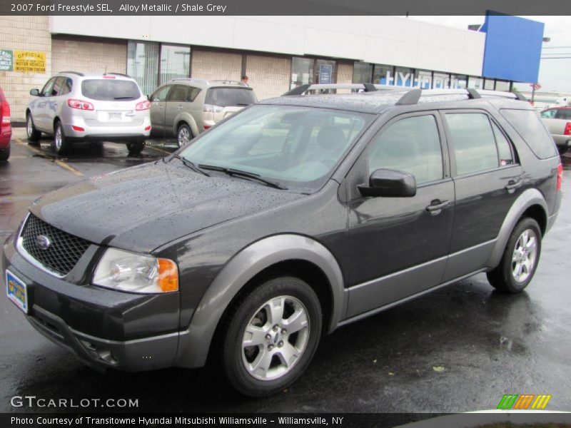 Front 3/4 View of 2007 Freestyle SEL