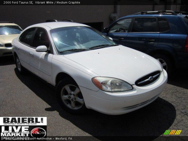 Vibrant White / Medium Graphite 2000 Ford Taurus SE