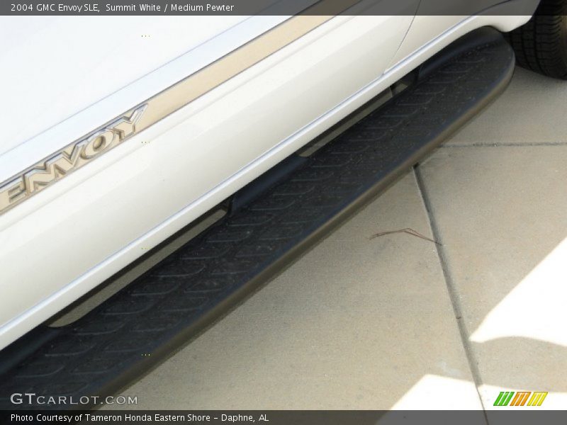 Summit White / Medium Pewter 2004 GMC Envoy SLE