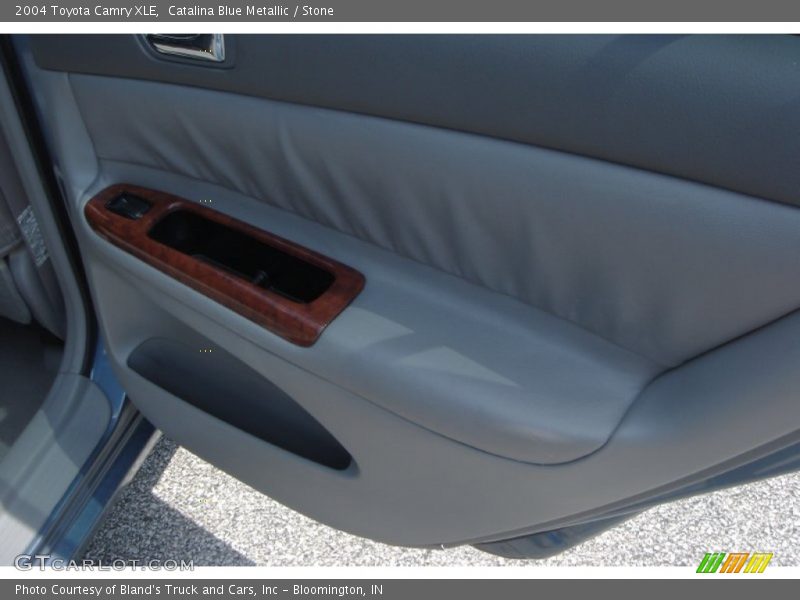 Catalina Blue Metallic / Stone 2004 Toyota Camry XLE