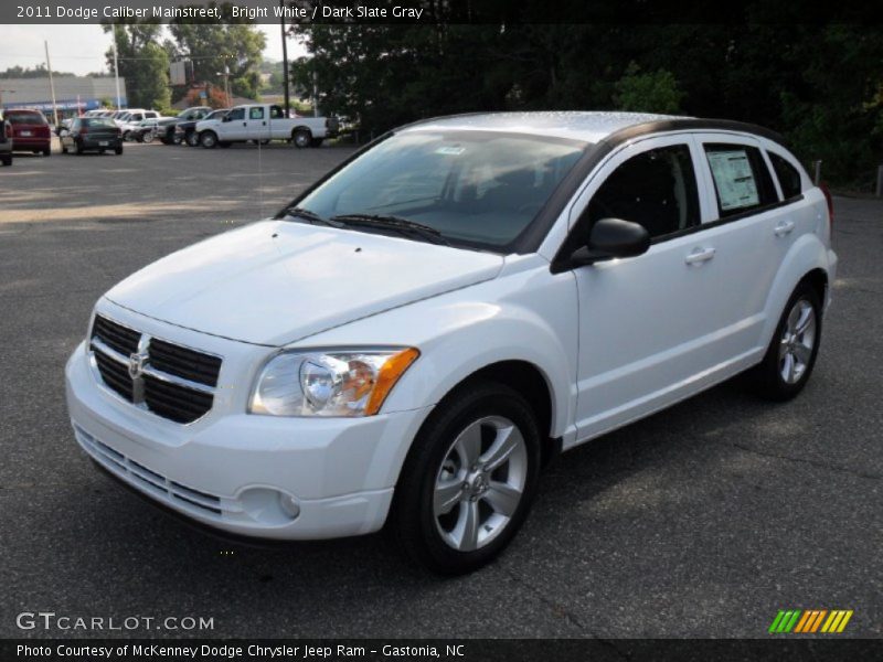 Bright White / Dark Slate Gray 2011 Dodge Caliber Mainstreet