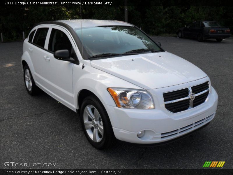 Bright White / Dark Slate Gray 2011 Dodge Caliber Mainstreet