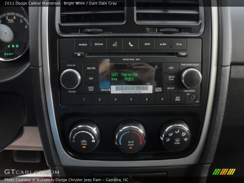Bright White / Dark Slate Gray 2011 Dodge Caliber Mainstreet