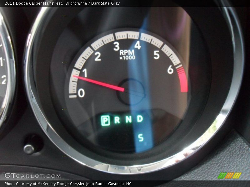 Bright White / Dark Slate Gray 2011 Dodge Caliber Mainstreet