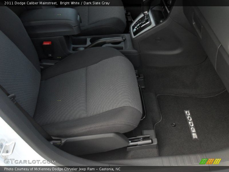 Bright White / Dark Slate Gray 2011 Dodge Caliber Mainstreet