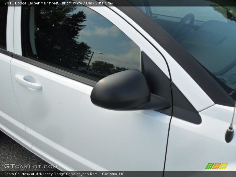 Bright White / Dark Slate Gray 2011 Dodge Caliber Mainstreet