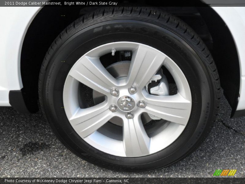 Bright White / Dark Slate Gray 2011 Dodge Caliber Mainstreet