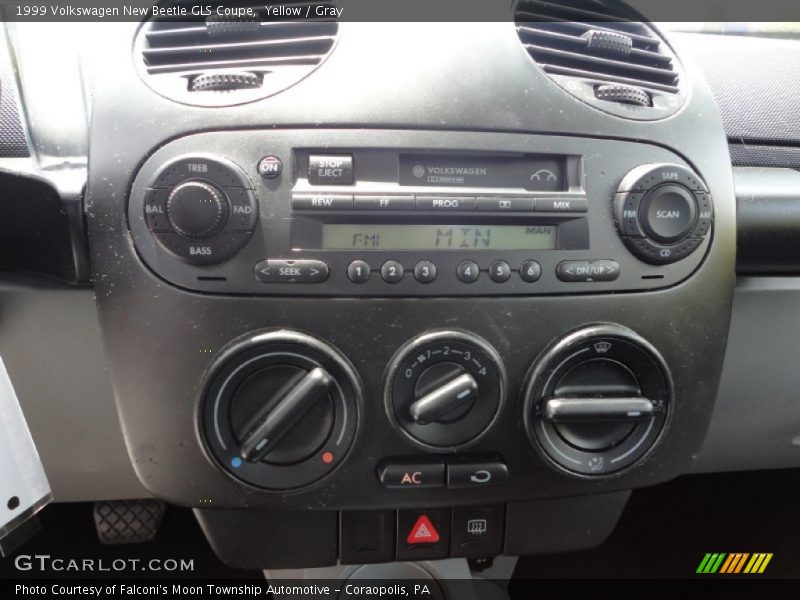 Yellow / Gray 1999 Volkswagen New Beetle GLS Coupe