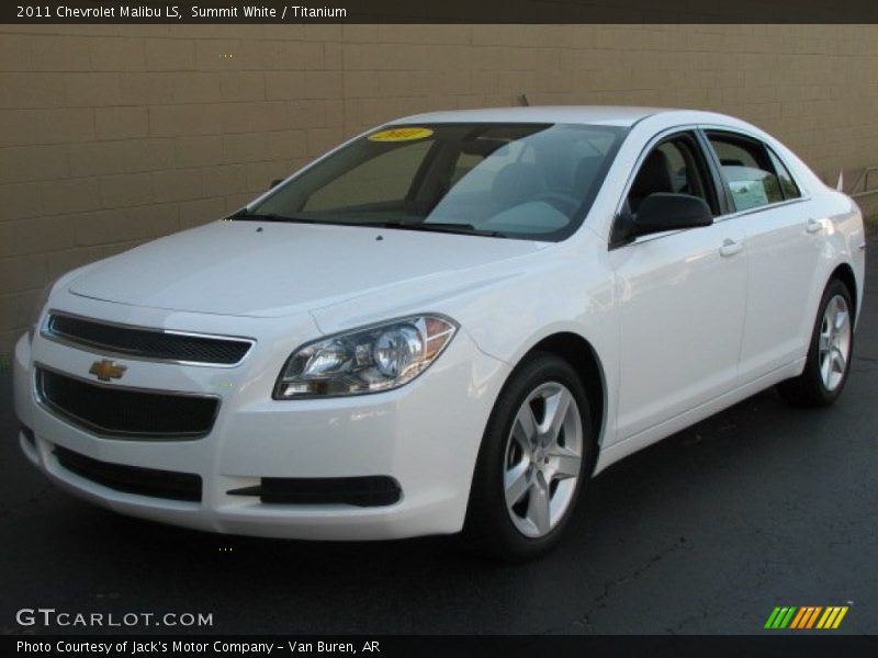 Front 3/4 View of 2011 Malibu LS