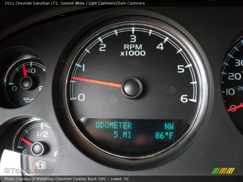 Summit White / Light Cashmere/Dark Cashmere 2011 Chevrolet Suburban LTZ