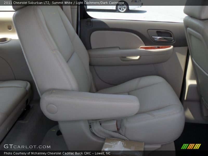 Summit White / Light Cashmere/Dark Cashmere 2011 Chevrolet Suburban LTZ