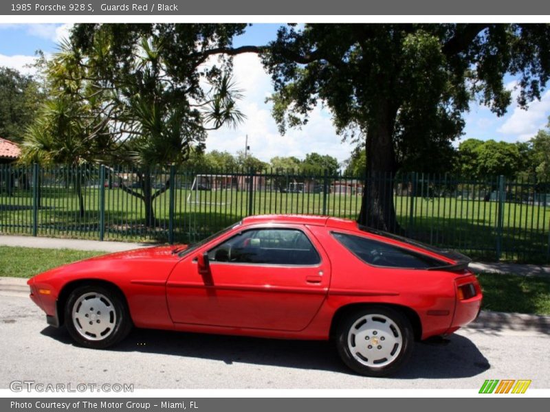 Guards Red / Black 1985 Porsche 928 S