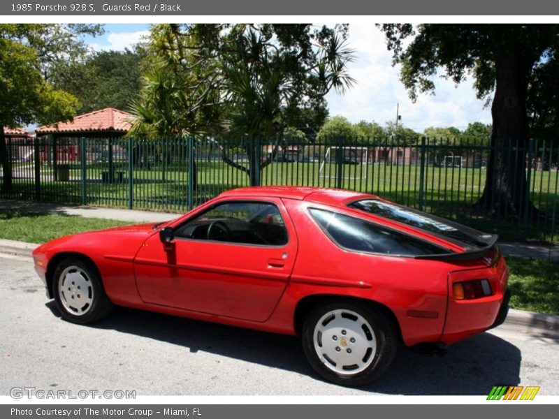 Guards Red / Black 1985 Porsche 928 S