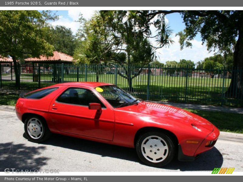 Guards Red / Black 1985 Porsche 928 S