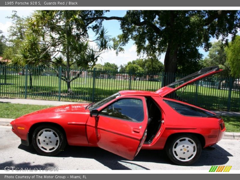 Guards Red / Black 1985 Porsche 928 S