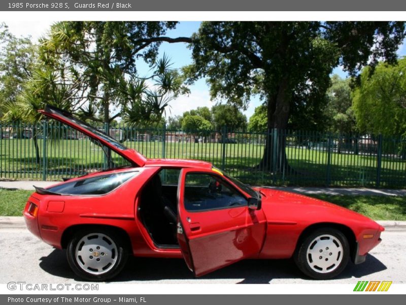 Guards Red / Black 1985 Porsche 928 S