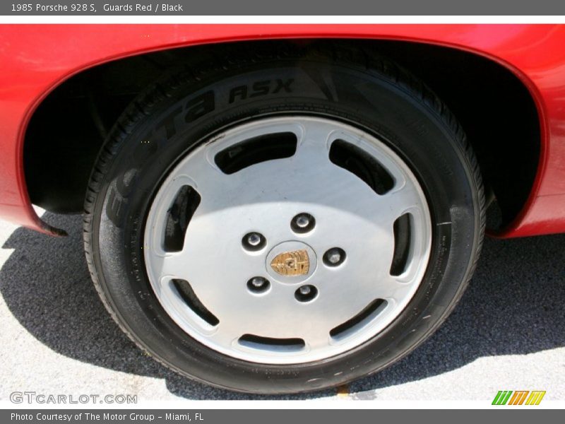 Guards Red / Black 1985 Porsche 928 S