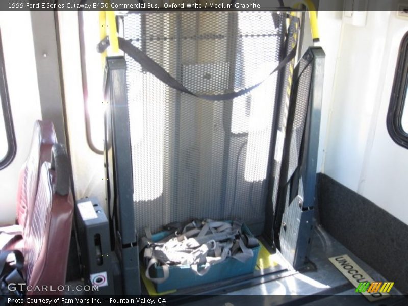 Oxford White / Medium Graphite 1999 Ford E Series Cutaway E450 Commercial Bus