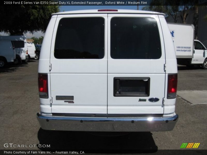 Oxford White / Medium Flint 2009 Ford E Series Van E350 Super Duty XL Extended Passenger