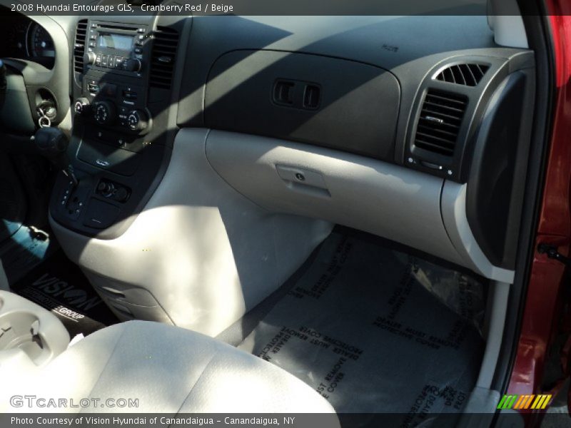 Cranberry Red / Beige 2008 Hyundai Entourage GLS